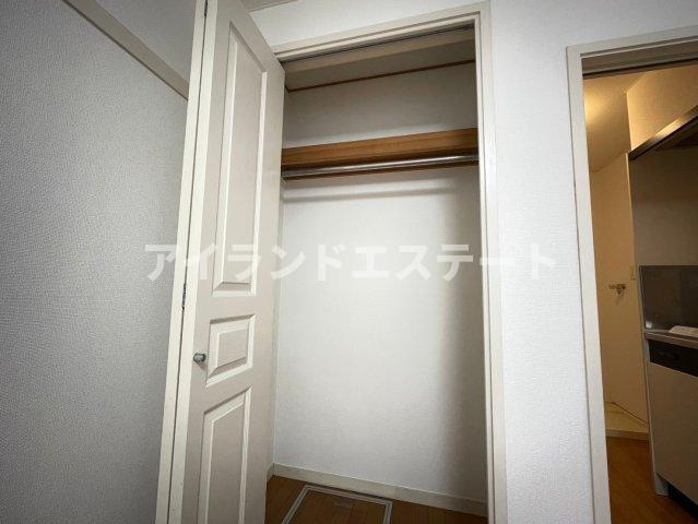 シルバースクエア　3方角部屋　ネット無料　礼金0の収納