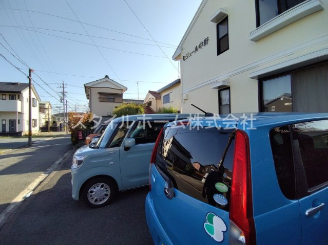 セジュール中野の駐車場
