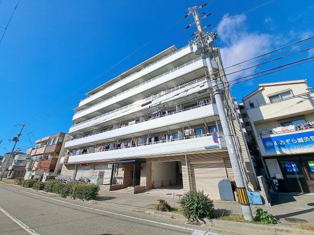 アメノ・カサNARUOの外観