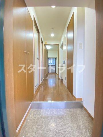 大阪市淀川区西中島１丁目の賃貸マンションの玄関