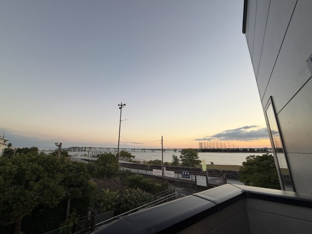 浜甲子園1丁目　築浅戸建