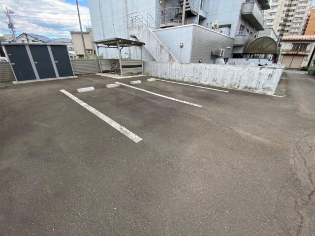 ザ・グランメゾン盛岡の駐車場