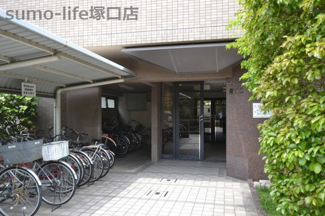 セントラル南塚口のエントランス