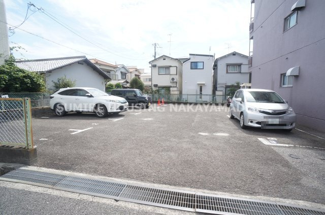 ユニハイム阪西の駐車場
