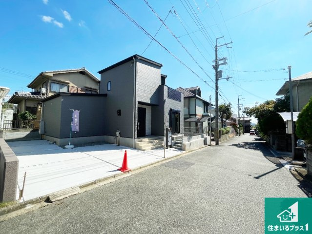 ■24日(土)25日(日)現地ご見学可能！　豊能郡豊能町新光風台　第1期　限定1邸の前面道路含む現地写真|周辺は閑静な住宅街！前面道路広々で車の出し入れも便利です。駐車が苦手な方でも安心して車庫入れできます！