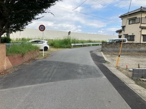 BLOOMING GARDEN　本庄市東台5丁目の前面道路含む現地写真