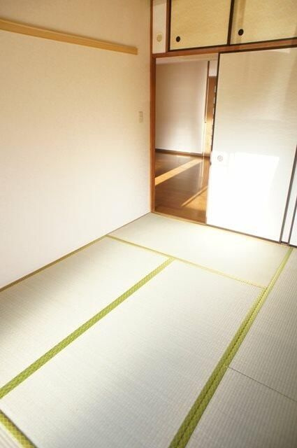 ジュネ向山二番館の和室|明るい和室です