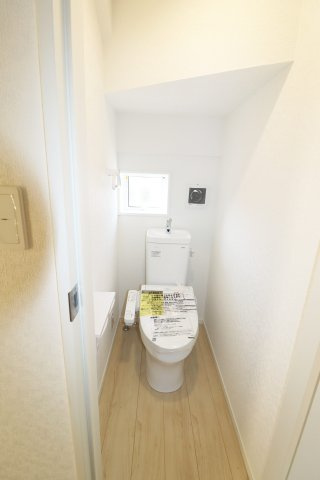 鏡石町境　　　2号棟　　　鏡石第１小学校、鏡石中学区のトイレ