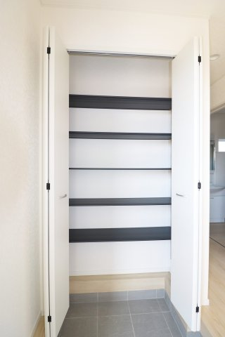 鏡石町境　　　2号棟　　　鏡石第１小学校、鏡石中学区の収納