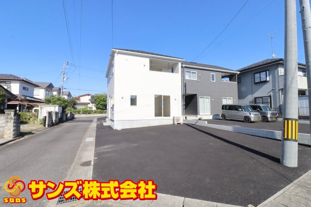 鏡石町境　　　2号棟　　　鏡石第１小学校、鏡石中学区の外観|南西側から見た駐車場を含む外観♪