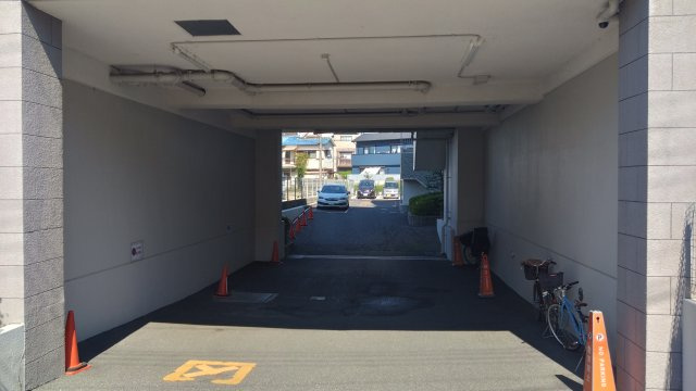 エスリード塚口の駐車場