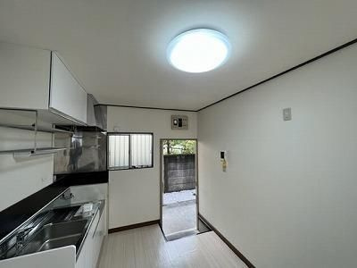 鎌倉市岩瀬１丁目のアパートの玄関