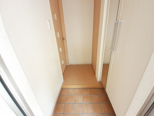 ひまわりの玄関|明るい玄関です