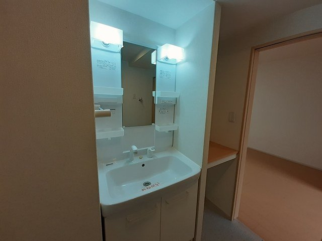 ひまわりの洗面所|ゆったりとスペースのある洗面所
