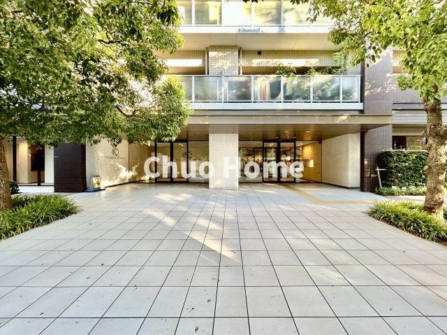 亀戸レジデンスのエントランス|【エントランス】マンションのエントランスは、その物件の印象を決める、顔とも言える場所です。毎日通る場所ですからきれいなのが一番です。