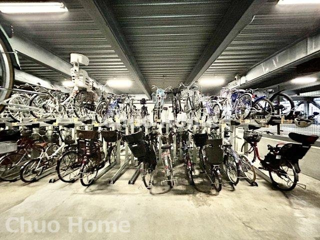 亀戸レジデンスの駐輪場|【自転車置き場】最新の空き状況や費用などの詳細は担当スタッフまでお問い合わせください。