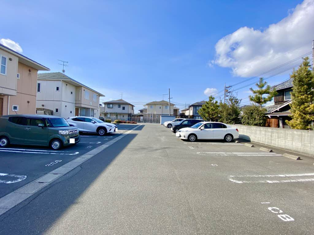 グリーンノート D棟の駐車場