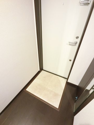 ティアラ本千葉の玄関