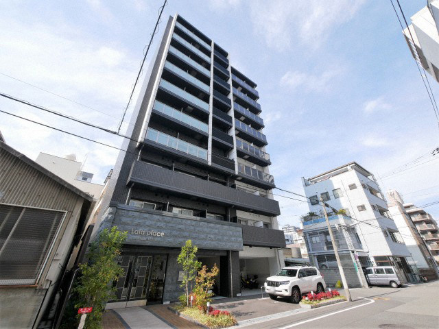 ララプレイス難波メティスの外観