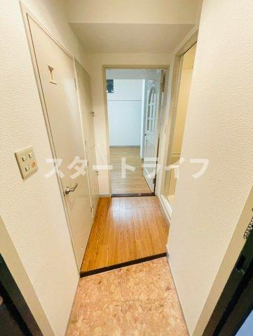 大阪市淀川区東三国１丁目の賃貸マンションの玄関