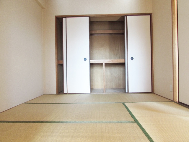 アクティハイツ宝塚の和室