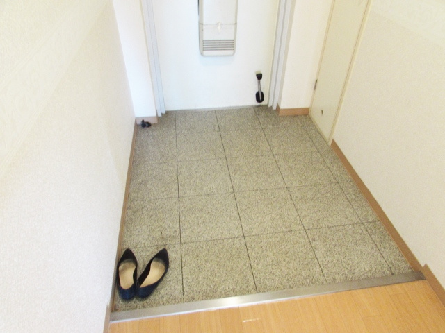 アクティハイツ宝塚の玄関