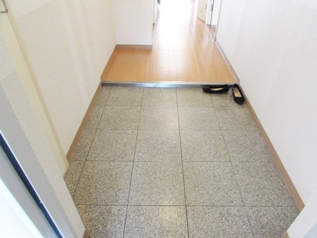 アクティハイツ宝塚の玄関