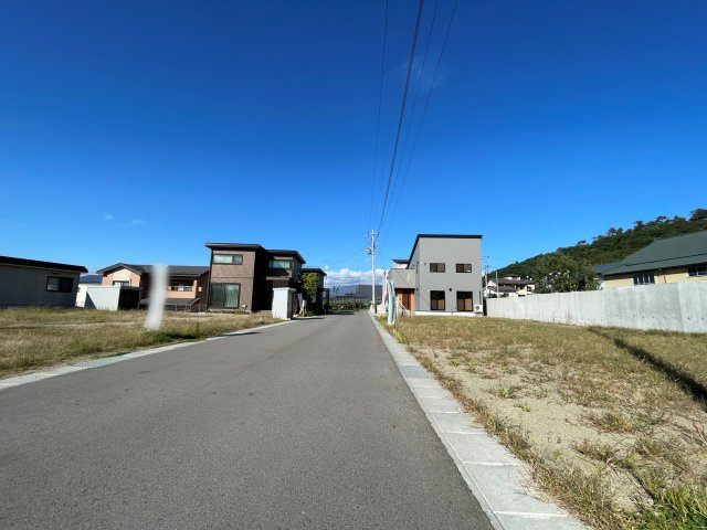 【建築条件付き売地】　会津若松市北青木　城南小・第五中の前面道路含む現地写真|前面道路は西側で幅員6ｍ　お車の出し入れもしやすいです！