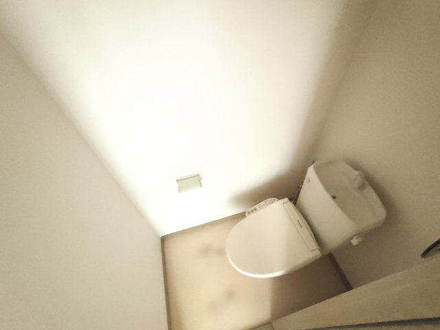 エーデルハイム加倉のトイレ|落ち着いた色調のトイレです