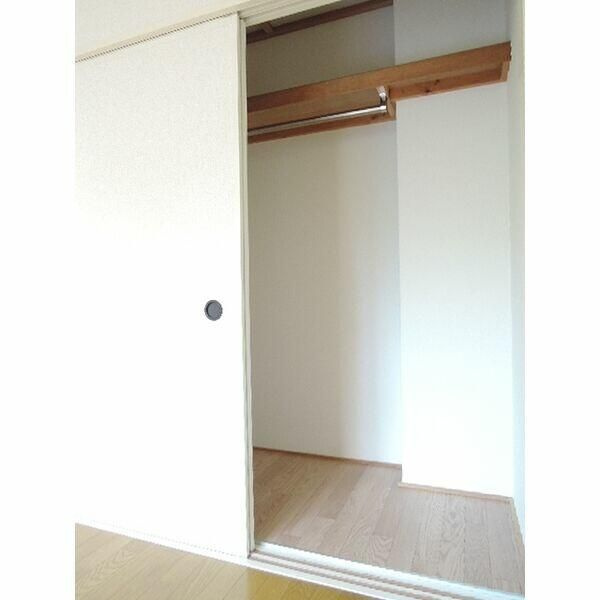 大和市南林間８丁目のアパートの収納