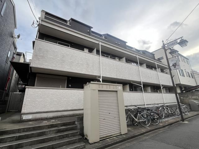 アクティ氷川台のエントランス
