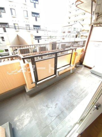 大阪市淀川区東三国６丁目の賃貸マンションのバルコニー
