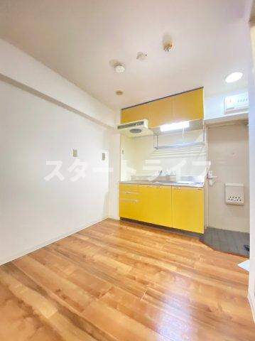 大阪市淀川区東三国６丁目の賃貸マンションの居間・リビング