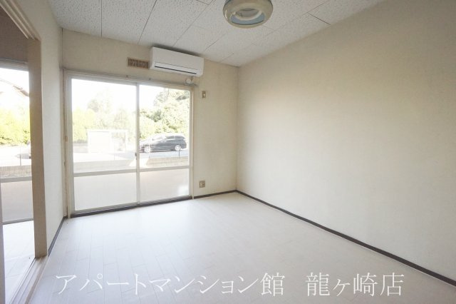 北方ハイツの居間・リビング