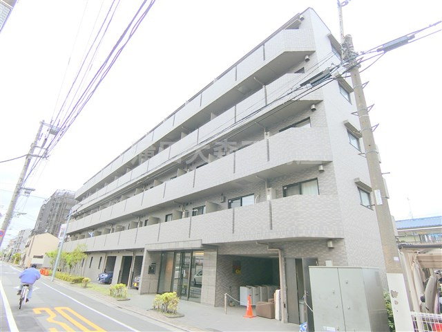 ルーブル大鳥居の外観