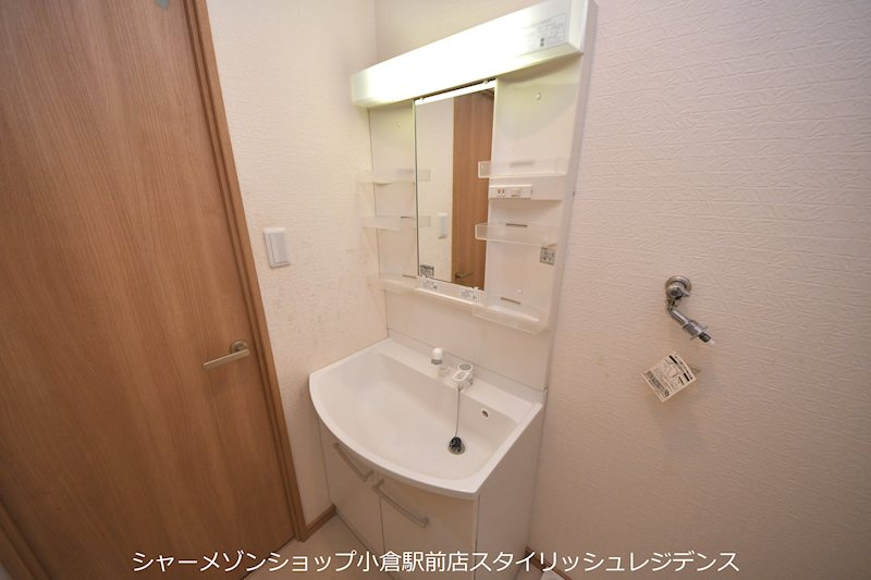 紺二ビルの洗面所