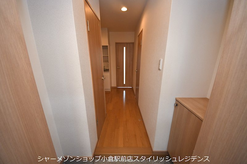 紺二ビルの玄関