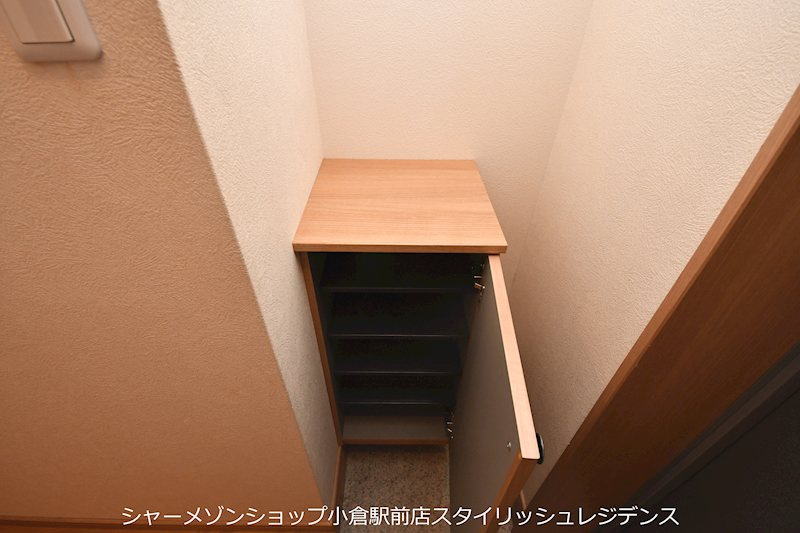 紺二ビルの収納