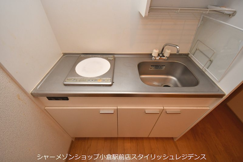 紺二ビルのキッチン