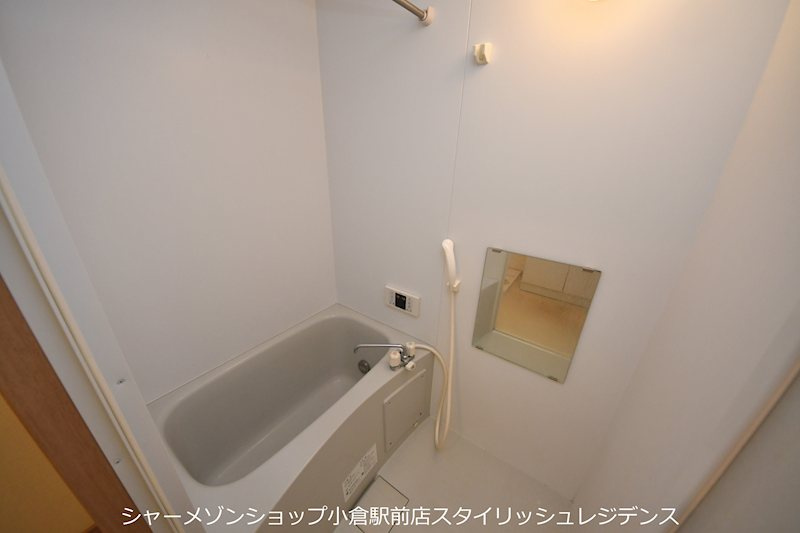 紺二ビルの浴室