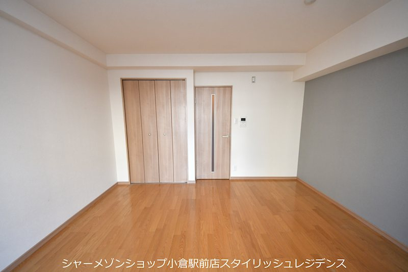 紺二ビルの寝室