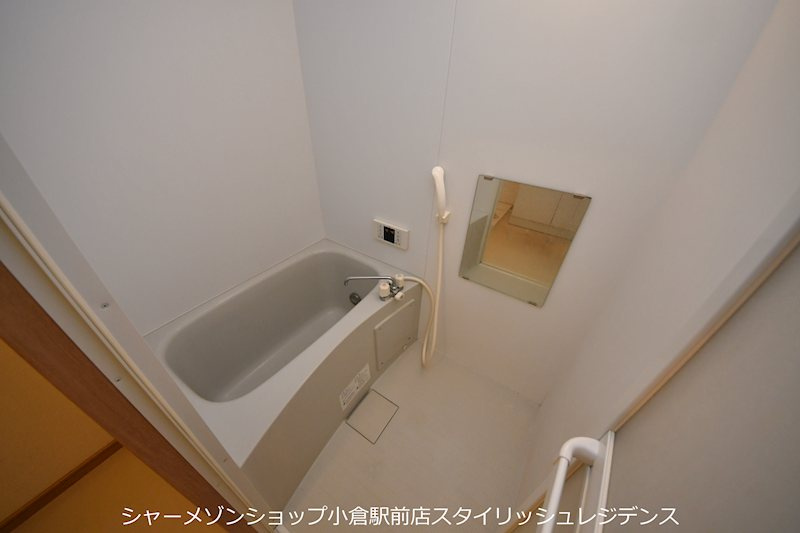 紺二ビルの浴室