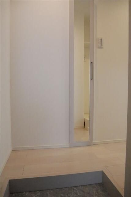 ハーモニーテラス前野町Ⅱの玄関