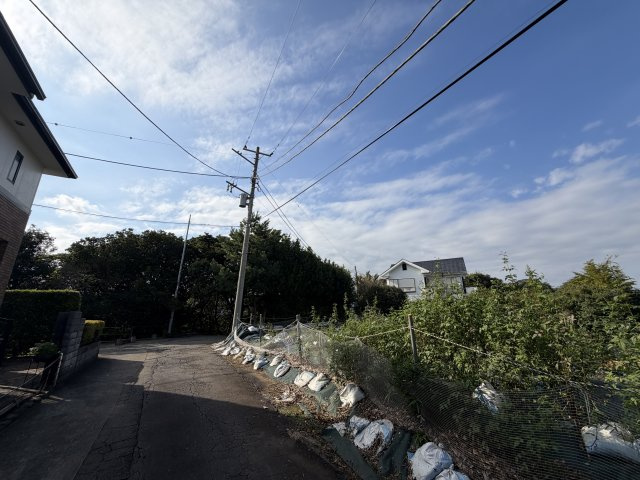熱海市　網代　ゆとりある角地の前面道路含む現地写真