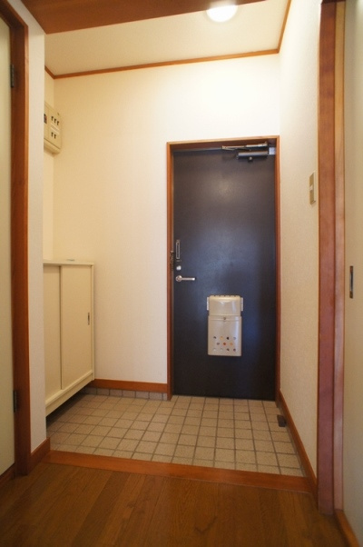 メゾン末広の玄関