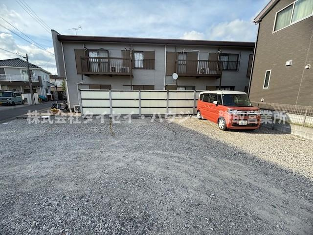 ベルゾーネ仁戸名の駐車場