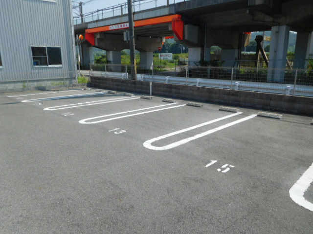 ヴィラ ラタウィの駐車場