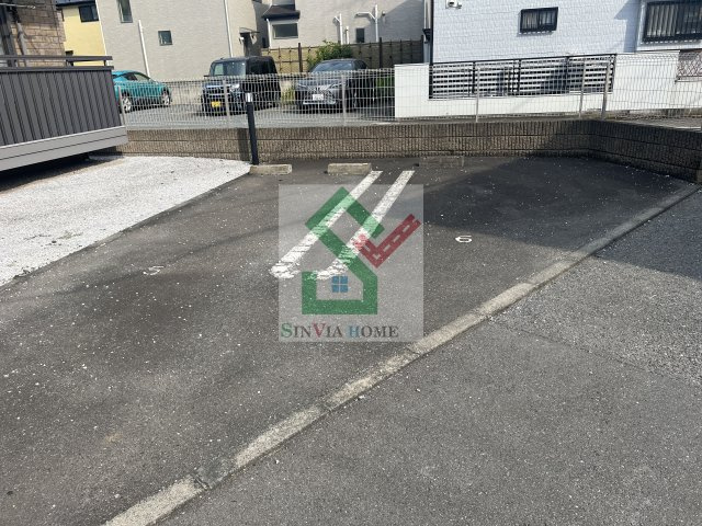 プレジュールの駐車場