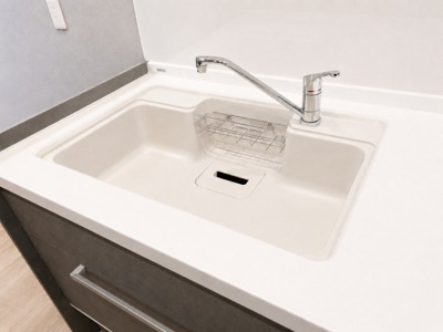 【キッチン】 | ◆磯子区森２丁目　中古戸建◆ | ◆浄水器一体型なのでシンクまわりがスッキリ！ハンドシャワー付きで便利。