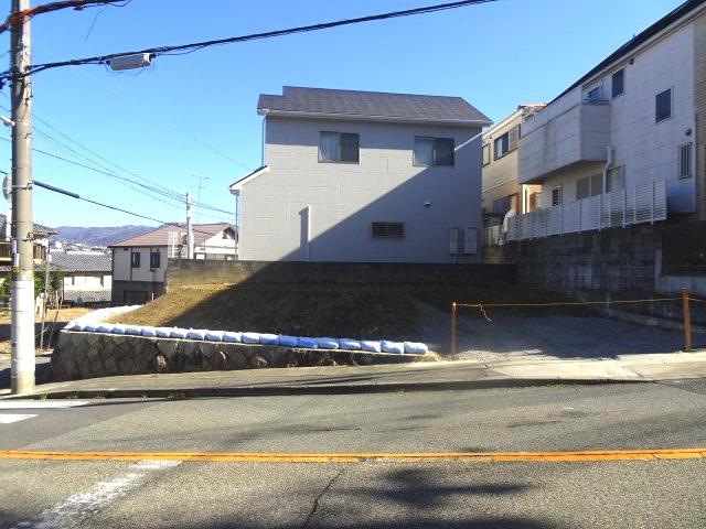 川西市松が丘町　建築条件無土地の外観